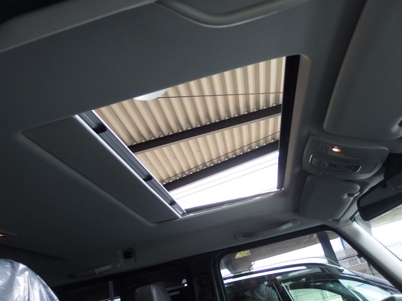 メルセデスベンツ Gクラス G350 ブルーテック　正規ディーラー車　右ハンドル　サンルーフ  アダプティブクルーズコントロール　ブラックレザーシート 中古車