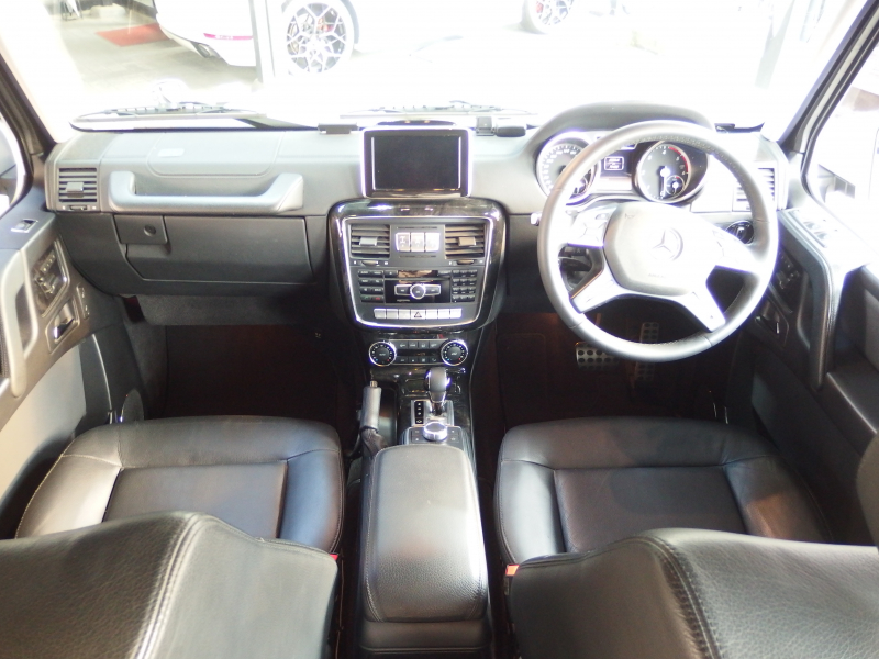 メルセデスベンツ Gクラス G350 ブルーテック　正規ディーラー車　右ハンドル　サンルーフ  アダプティブクルーズコントロール　ブラックレザーシート 中古車