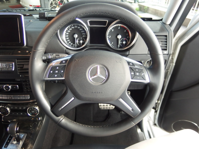 メルセデスベンツ Gクラス G350 ブルーテック　正規ディーラー車　右ハンドル　サンルーフ  アダプティブクルーズコントロール　ブラックレザーシート 中古車