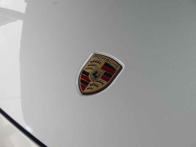 ポルシェ カイエン V6 正規ディーラー車　右ハンドル　レーンチェンジアシスト　シートヒーター  ブラックレザーシート　純正アルミ　純正ナビ・TV 中古車