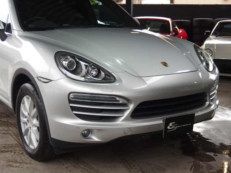 ポルシェ カイエン V6 正規ディーラー車　右ハンドル　レーンチェンジアシスト　シートヒーター  ブラックレザーシート　純正アルミ　純正ナビ・TV 中古車