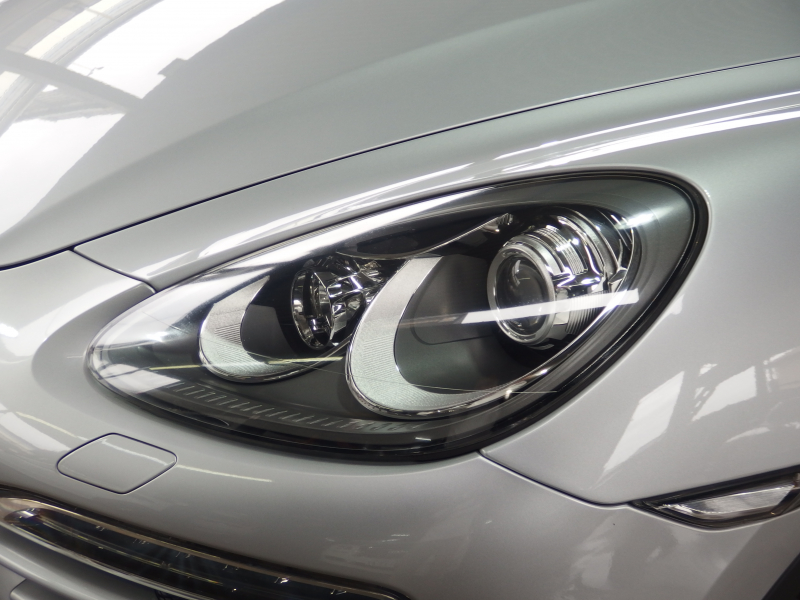 ポルシェ カイエン V6 正規ディーラー車　右ハンドル　レーンチェンジアシスト　シートヒーター  ブラックレザーシート　純正アルミ　純正ナビ・TV 中古車