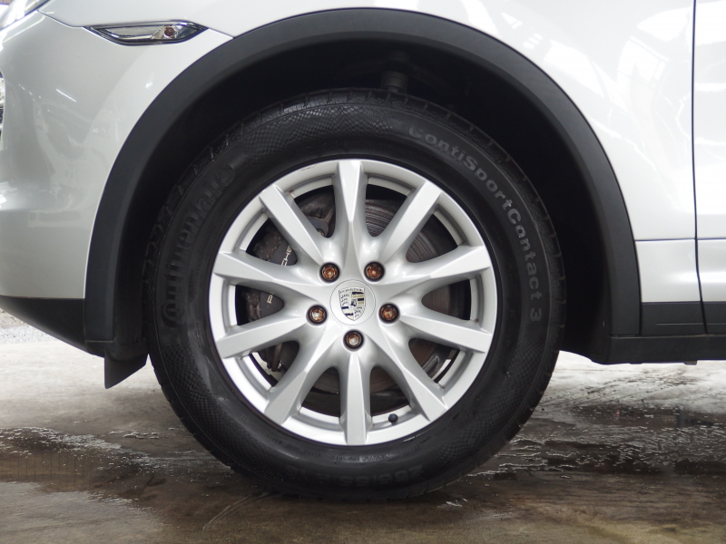 ポルシェ カイエン V6 正規ディーラー車　右ハンドル　レーンチェンジアシスト　シートヒーター  ブラックレザーシート　純正アルミ　純正ナビ・TV 中古車