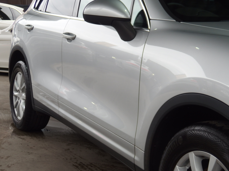 ポルシェ カイエン V6 正規ディーラー車　右ハンドル　レーンチェンジアシスト　シートヒーター  ブラックレザーシート　純正アルミ　純正ナビ・TV 中古車