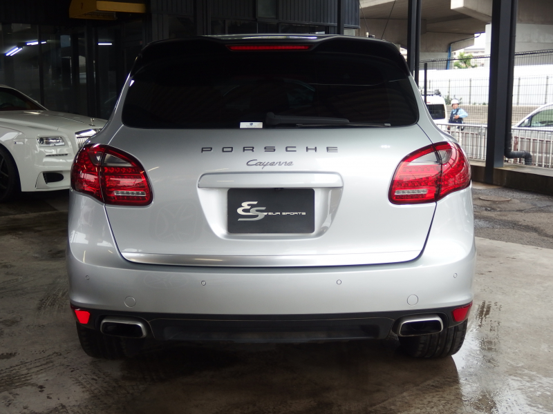 ポルシェ カイエン V6 正規ディーラー車　右ハンドル　レーンチェンジアシスト　シートヒーター  ブラックレザーシート　純正アルミ　純正ナビ・TV 中古車