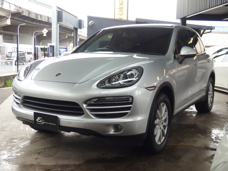 ポルシェ カイエン V6 正規ディーラー車　右ハンドル　レーンチェンジアシスト　シートヒーター  ブラックレザーシート　純正アルミ　純正ナビ・TV 中古車