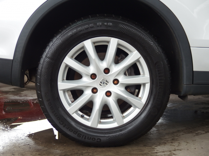 ポルシェ カイエン V6 正規ディーラー車　右ハンドル　レーンチェンジアシスト　シートヒーター  ブラックレザーシート　純正アルミ　純正ナビ・TV 中古車