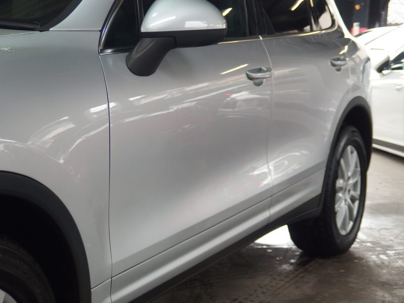 ポルシェ カイエン V6 正規ディーラー車　右ハンドル　レーンチェンジアシスト　シートヒーター  ブラックレザーシート　純正アルミ　純正ナビ・TV 中古車