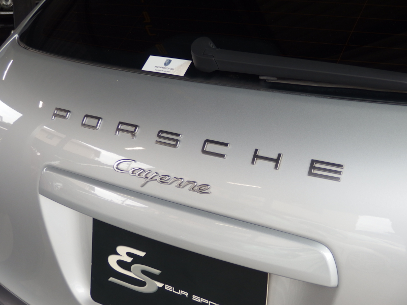 ポルシェ カイエン V6 正規ディーラー車　右ハンドル　レーンチェンジアシスト　シートヒーター  ブラックレザーシート　純正アルミ　純正ナビ・TV 中古車