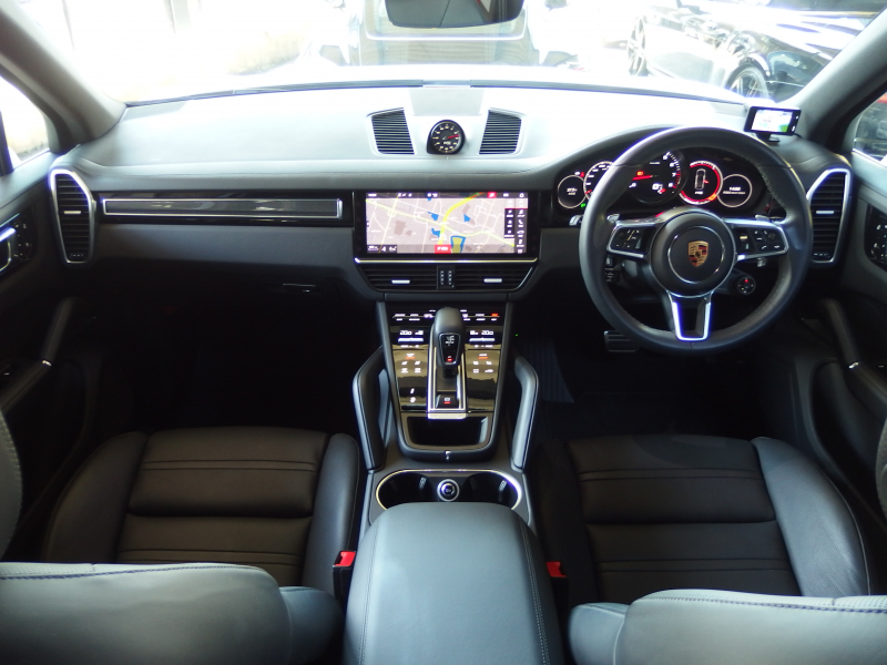 ポルシェ カイエン S スポーツクロノパッケージ　正規ディーラー車　ワンオーナー　パノラマサンルーフ  エアサス　純正21inアルミ　リアアスクルステアリング 中古車