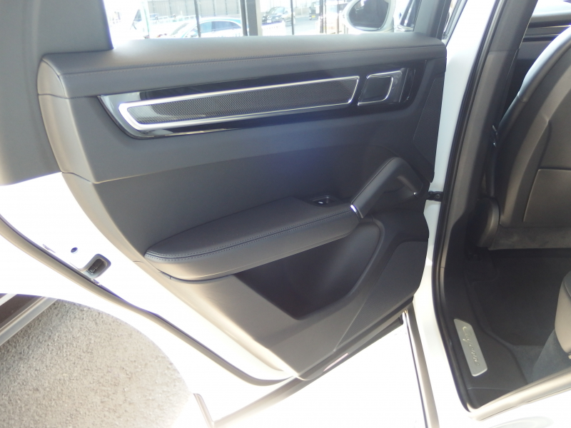 ポルシェ カイエン S スポーツクロノパッケージ　正規ディーラー車　ワンオーナー　パノラマサンルーフ  エアサス　純正21inアルミ　リアアスクルステアリング 中古車