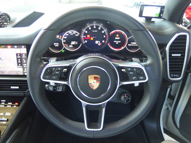 ポルシェ カイエン S スポーツクロノパッケージ　正規ディーラー車　ワンオーナー　パノラマサンルーフ  エアサス　純正21inアルミ　リアアスクルステアリング 中古車