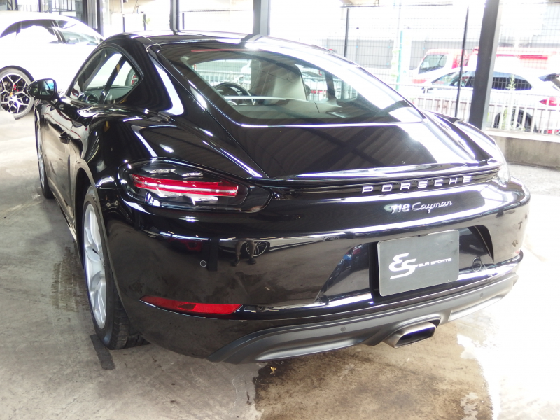 ポルシェ&nbsp;718 ケイマン&nbsp;正規ディーラー車　ブラックレザーシート　純正ナビ　バックカメラ　電動格納ミラー　オートライト  パークトロニック　純正アルミ&nbsp;中古車