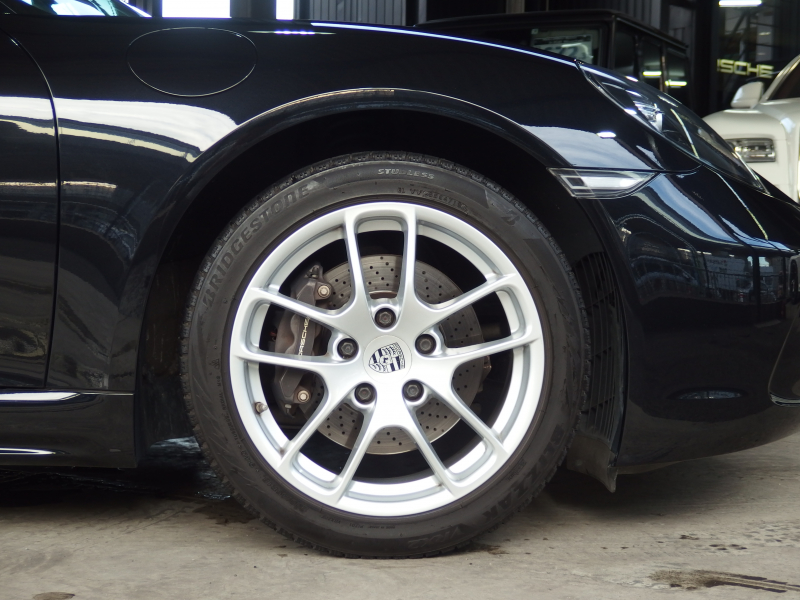 ポルシェ&nbsp;718 ケイマン&nbsp;正規ディーラー車　ブラックレザーシート　純正ナビ　バックカメラ　電動格納ミラー　オートライト  パークトロニック　純正アルミ&nbsp;中古車