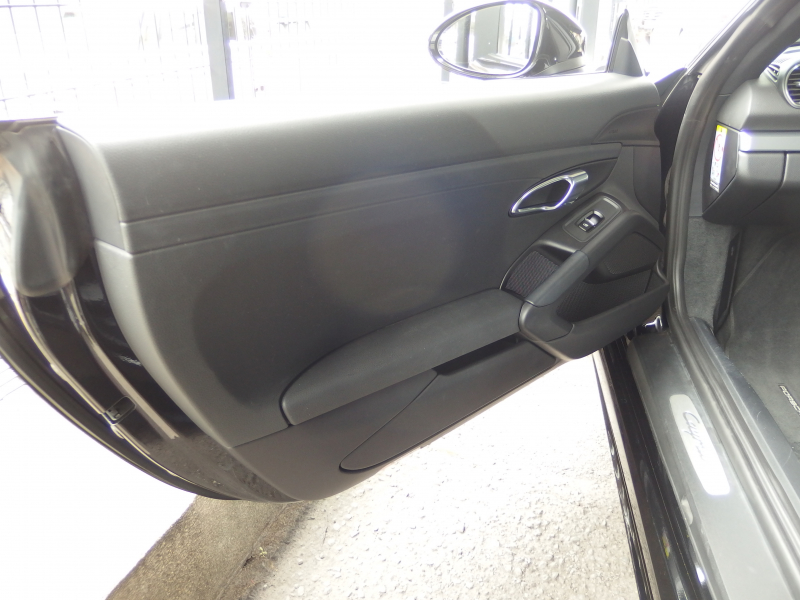 ポルシェ&nbsp;718 ケイマン&nbsp;正規ディーラー車　ブラックレザーシート　純正ナビ　バックカメラ　電動格納ミラー　オートライト  パークトロニック　純正アルミ&nbsp;中古車