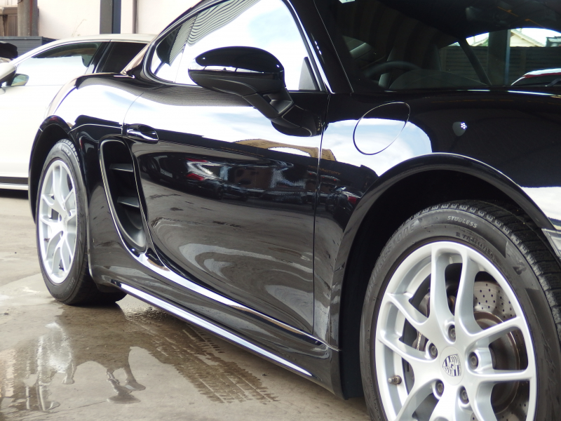 ポルシェ&nbsp;718 ケイマン&nbsp;正規ディーラー車　ブラックレザーシート　純正ナビ　バックカメラ　電動格納ミラー　オートライト  パークトロニック　純正アルミ&nbsp;中古車