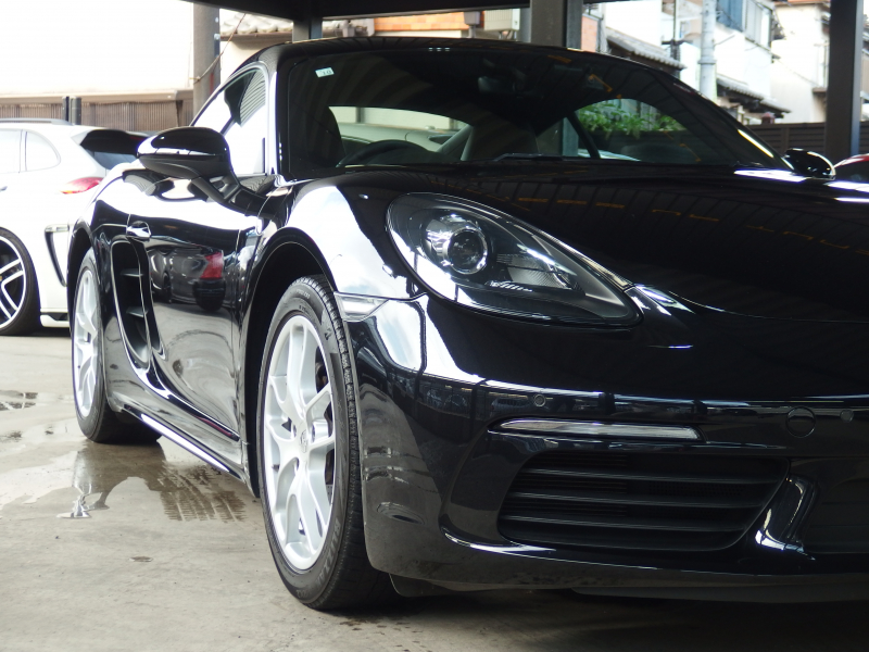 ポルシェ&nbsp;718 ケイマン&nbsp;正規ディーラー車　ブラックレザーシート　純正ナビ　バックカメラ　電動格納ミラー　オートライト  パークトロニック　純正アルミ&nbsp;中古車