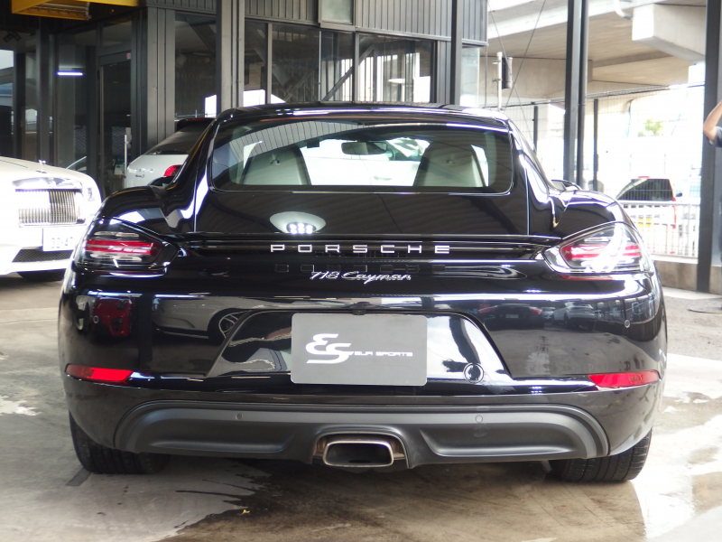 ポルシェ&nbsp;718 ケイマン&nbsp;正規ディーラー車　ブラックレザーシート　純正ナビ　バックカメラ　電動格納ミラー　オートライト  パークトロニック　純正アルミ&nbsp;中古車