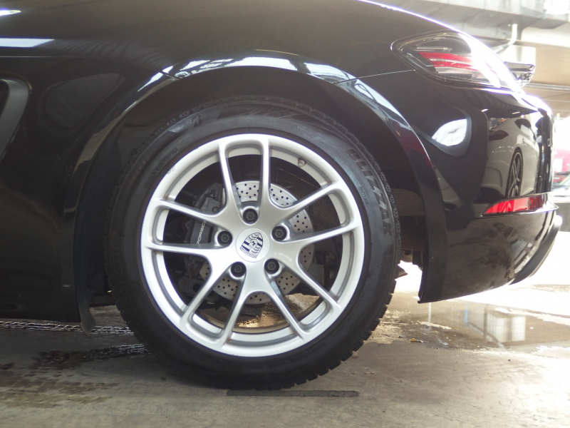 ポルシェ&nbsp;718 ケイマン&nbsp;正規ディーラー車　ブラックレザーシート　純正ナビ　バックカメラ　電動格納ミラー　オートライト  パークトロニック　純正アルミ&nbsp;中古車