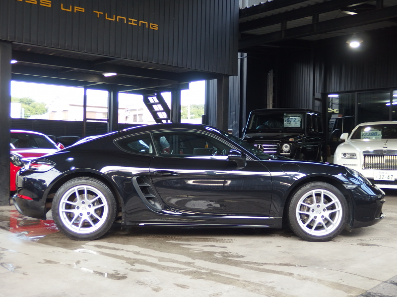 ポルシェ&nbsp;718 ケイマン&nbsp;正規ディーラー車　ブラックレザーシート　純正ナビ　バックカメラ　電動格納ミラー　オートライト  パークトロニック　純正アルミ&nbsp;中古車