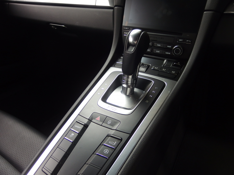 ポルシェ&nbsp;718 ケイマン&nbsp;正規ディーラー車　ブラックレザーシート　純正ナビ　バックカメラ　電動格納ミラー　オートライト  パークトロニック　純正アルミ&nbsp;中古車