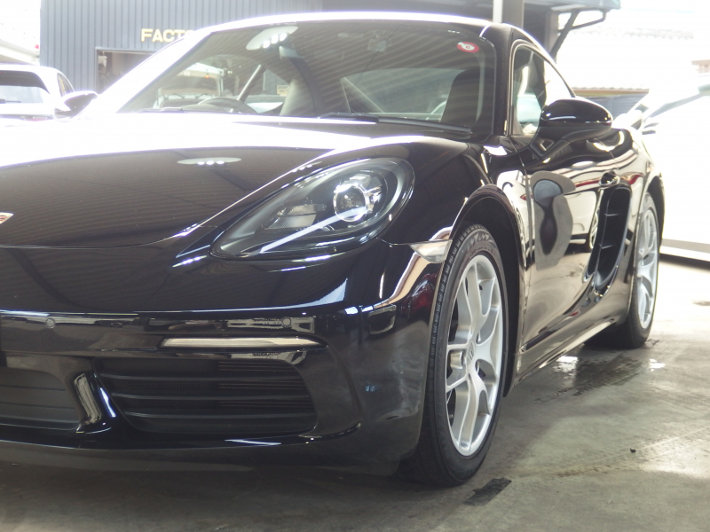 ポルシェ&nbsp;718 ケイマン&nbsp;正規ディーラー車　ブラックレザーシート　純正ナビ　バックカメラ　電動格納ミラー　オートライト  パークトロニック　純正アルミ&nbsp;中古車