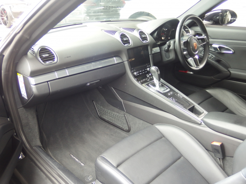 ポルシェ&nbsp;718 ケイマン&nbsp;正規ディーラー車　ブラックレザーシート　純正ナビ　バックカメラ　電動格納ミラー　オートライト  パークトロニック　純正アルミ&nbsp;中古車