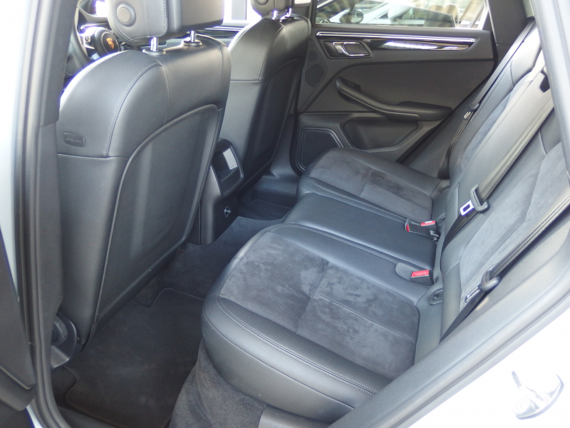 ポルシェ マカン S PDK 正規ディーラー車　右ハンドル　走行2.5万キロ台　Dメモリー付きパワーシート　純正ナビ・TV  バックカメラ 中古車