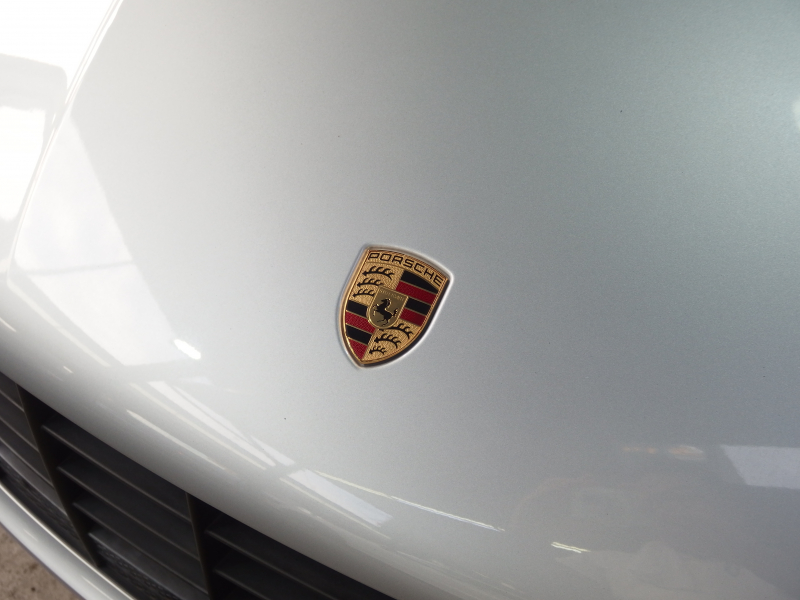 ポルシェ マカン S PDK 正規ディーラー車　右ハンドル　走行2.5万キロ台　Dメモリー付きパワーシート　純正ナビ・TV  バックカメラ 中古車