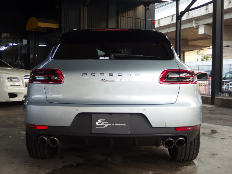 ポルシェ マカン S PDK 正規ディーラー車　右ハンドル　走行2.5万キロ台　Dメモリー付きパワーシート　純正ナビ・TV  バックカメラ 中古車