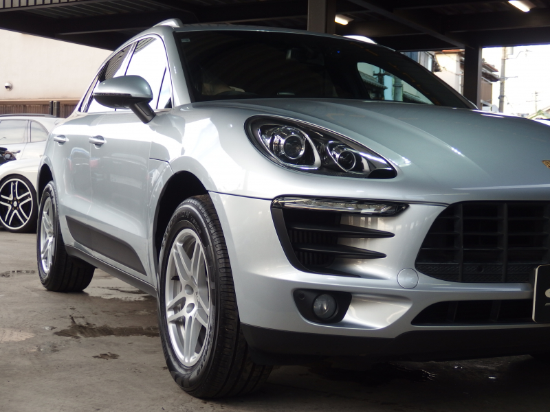 ポルシェ マカン S PDK 正規ディーラー車　右ハンドル　走行2.5万キロ台　Dメモリー付きパワーシート　純正ナビ・TV  バックカメラ 中古車