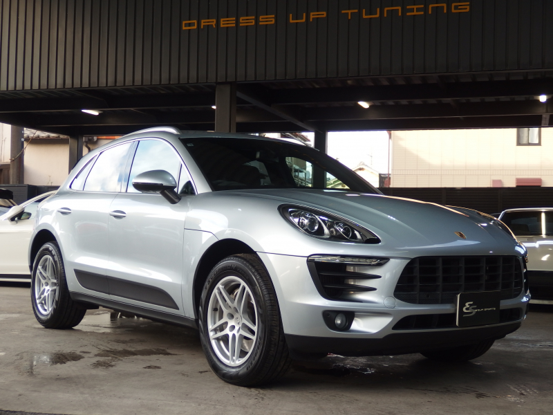 ポルシェ マカン S PDK 正規ディーラー車　右ハンドル　走行2.5万キロ台　Dメモリー付きパワーシート　純正ナビ・TV  バックカメラ 中古車