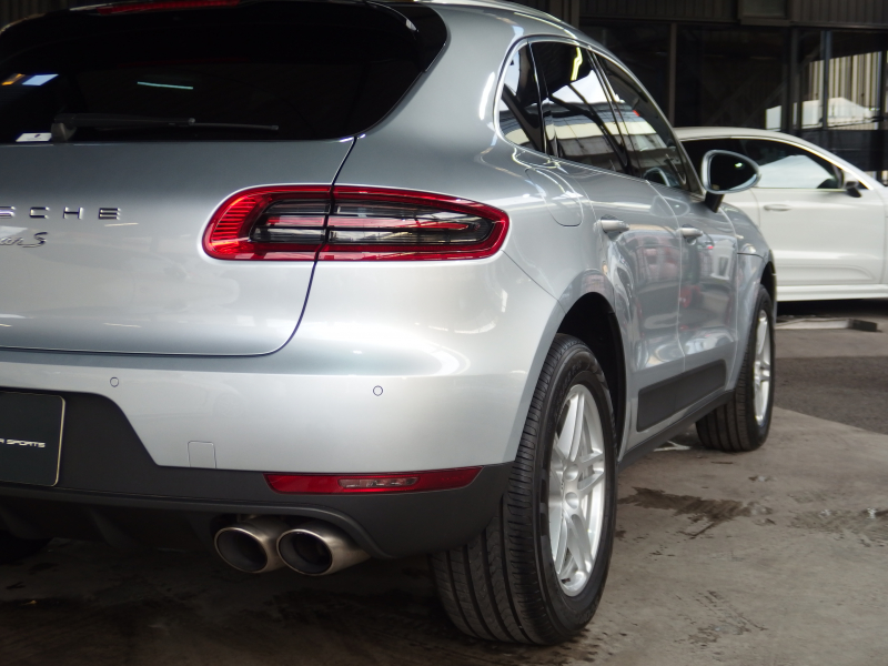 ポルシェ マカン S PDK 正規ディーラー車　右ハンドル　走行2.5万キロ台　Dメモリー付きパワーシート　純正ナビ・TV  バックカメラ 中古車