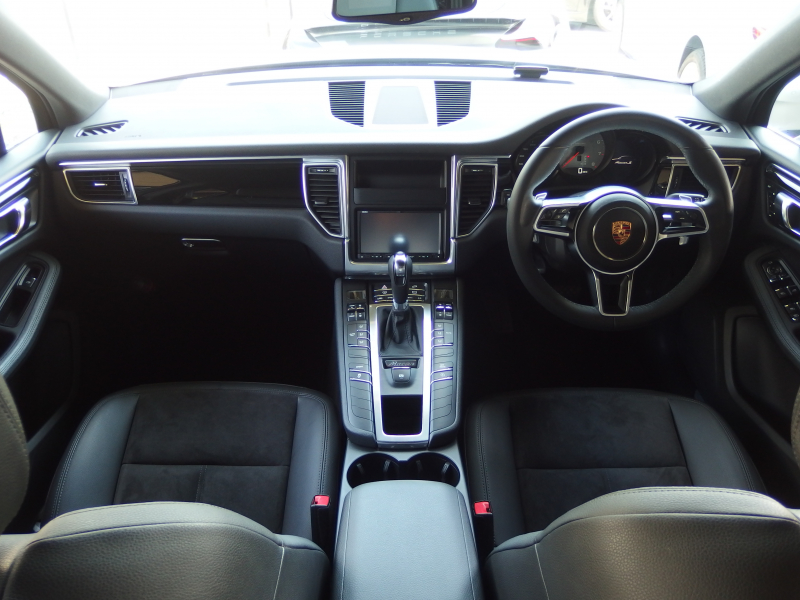 ポルシェ マカン S PDK 正規ディーラー車　右ハンドル　走行2.5万キロ台　Dメモリー付きパワーシート　純正ナビ・TV  バックカメラ 中古車