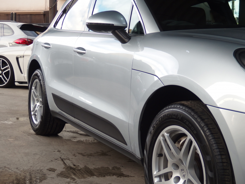 ポルシェ マカン S PDK 正規ディーラー車　右ハンドル　走行2.5万キロ台　Dメモリー付きパワーシート　純正ナビ・TV  バックカメラ 中古車