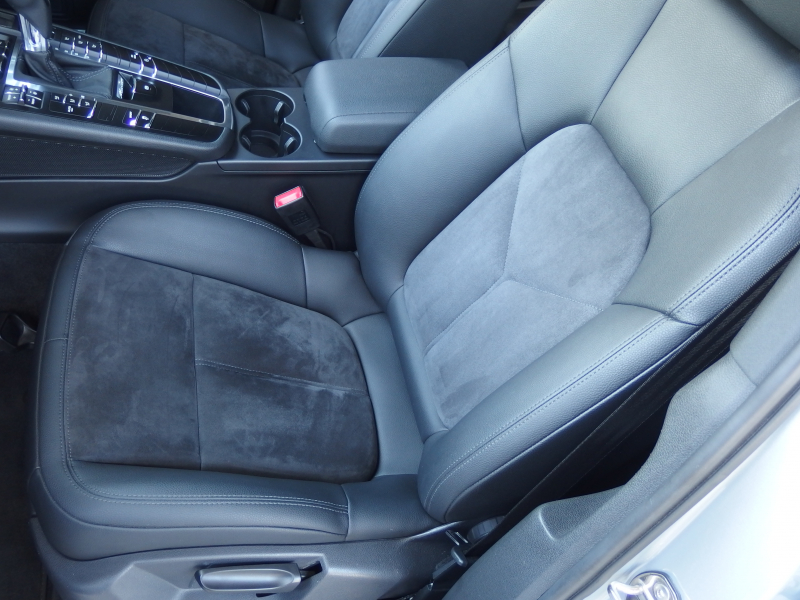 ポルシェ マカン S PDK 正規ディーラー車　右ハンドル　走行2.5万キロ台　Dメモリー付きパワーシート　純正ナビ・TV  バックカメラ 中古車