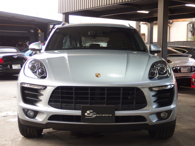 ポルシェ マカン S PDK 正規ディーラー車　右ハンドル　走行2.5万キロ台　Dメモリー付きパワーシート　純正ナビ・TV  バックカメラ 中古車