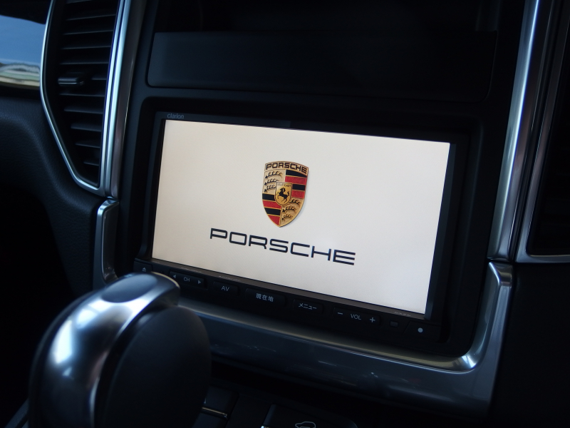 ポルシェ マカン S PDK 正規ディーラー車　右ハンドル　走行2.5万キロ台　Dメモリー付きパワーシート　純正ナビ・TV  バックカメラ 中古車