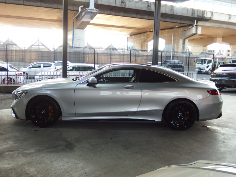 メルセデスベンツ&nbsp;Sクラス&nbsp;S550クーペ　後期63ルック　後期テールレンズ　社外20inアルミ　ローダウン  パノラマガラスルーフ　ブルメスター&nbsp;中古車