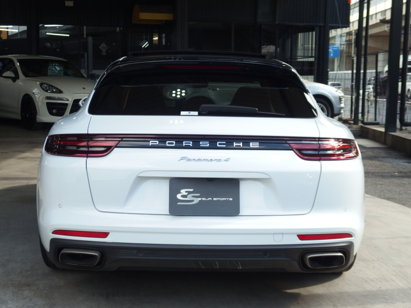 ポルシェ&nbsp;パナメーラ スポーツツーリスモ&nbsp;4　正規ディーラー車　PDK　パノラマサンルーフ　エアサス　&nbsp;中古車