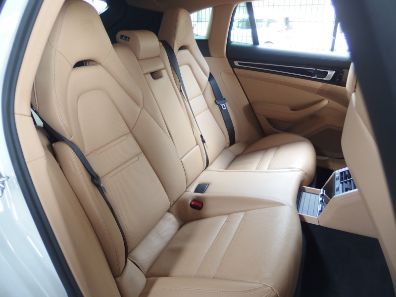 ポルシェ&nbsp;パナメーラ スポーツツーリスモ&nbsp;4　正規ディーラー車　PDK　パノラマサンルーフ　エアサス　&nbsp;中古車