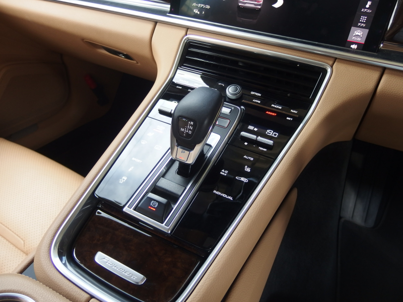 ポルシェ&nbsp;パナメーラ スポーツツーリスモ&nbsp;4　正規ディーラー車　PDK　パノラマサンルーフ　エアサス　&nbsp;中古車