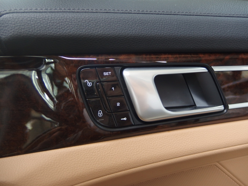 ポルシェ&nbsp;パナメーラ スポーツツーリスモ&nbsp;4　正規ディーラー車　PDK　パノラマサンルーフ　エアサス　&nbsp;中古車