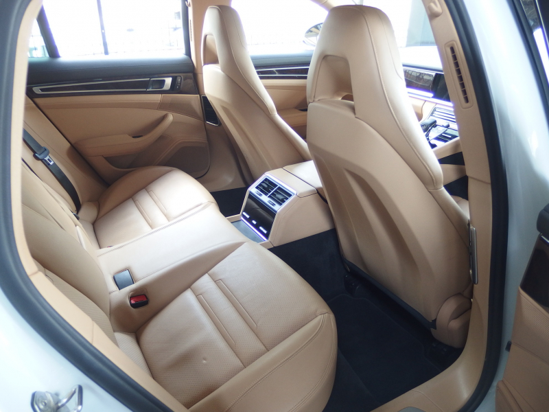 ポルシェ&nbsp;パナメーラ スポーツツーリスモ&nbsp;4　正規ディーラー車　PDK　パノラマサンルーフ　エアサス　&nbsp;中古車