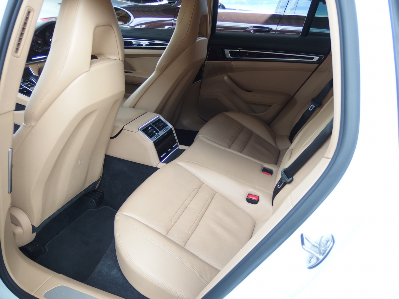 ポルシェ&nbsp;パナメーラ スポーツツーリスモ&nbsp;4　正規ディーラー車　PDK　パノラマサンルーフ　エアサス　&nbsp;中古車