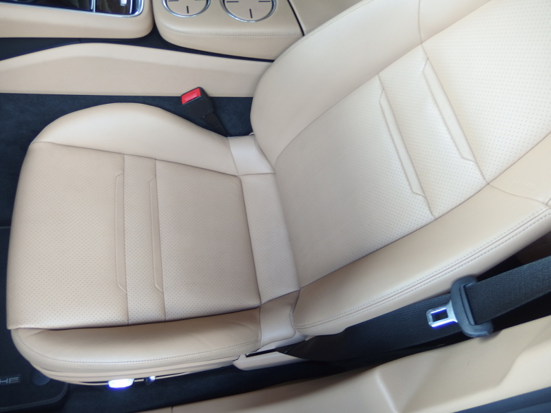 ポルシェ&nbsp;パナメーラ スポーツツーリスモ&nbsp;4　正規ディーラー車　PDK　パノラマサンルーフ　エアサス　&nbsp;中古車