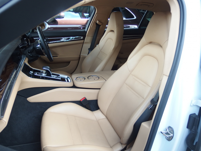 ポルシェ&nbsp;パナメーラ スポーツツーリスモ&nbsp;4　正規ディーラー車　PDK　パノラマサンルーフ　エアサス　&nbsp;中古車