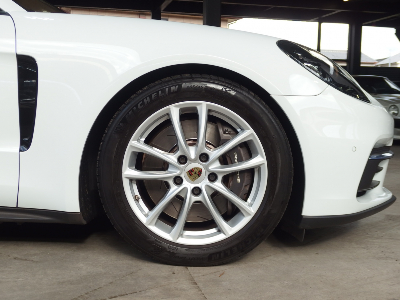 ポルシェ&nbsp;パナメーラ スポーツツーリスモ&nbsp;4　正規ディーラー車　PDK　パノラマサンルーフ　エアサス　&nbsp;中古車