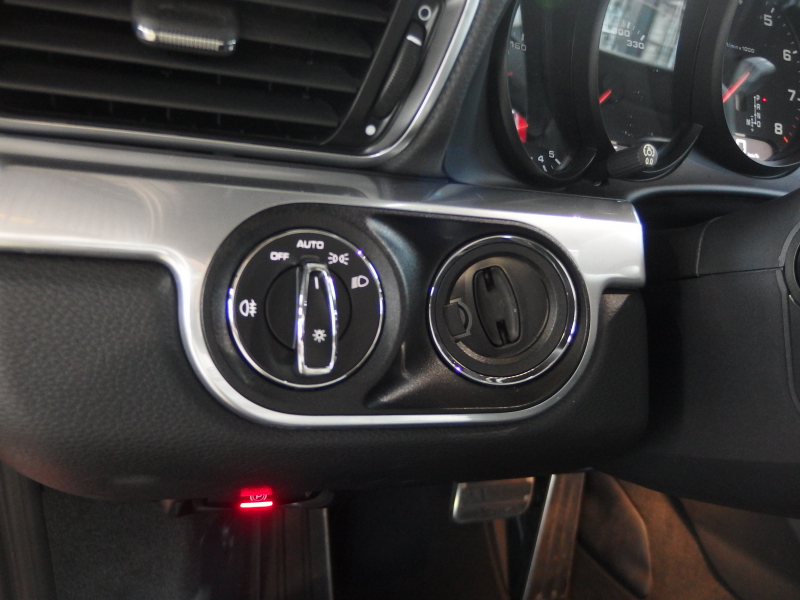 ポルシェ 911(Type991.2) カレラ　正規ディーラー車　左ハンドル　純正ナビ・CarPlay  バックカメラ　純正19インチアルミ　 中古車