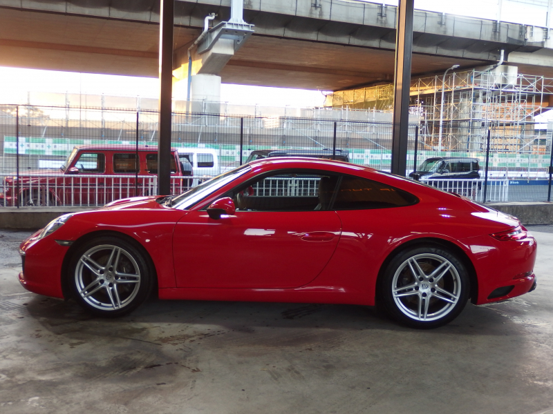 ポルシェ 911(Type991.2) カレラ　正規ディーラー車　左ハンドル　純正ナビ・CarPlay  バックカメラ　純正19インチアルミ　 中古車